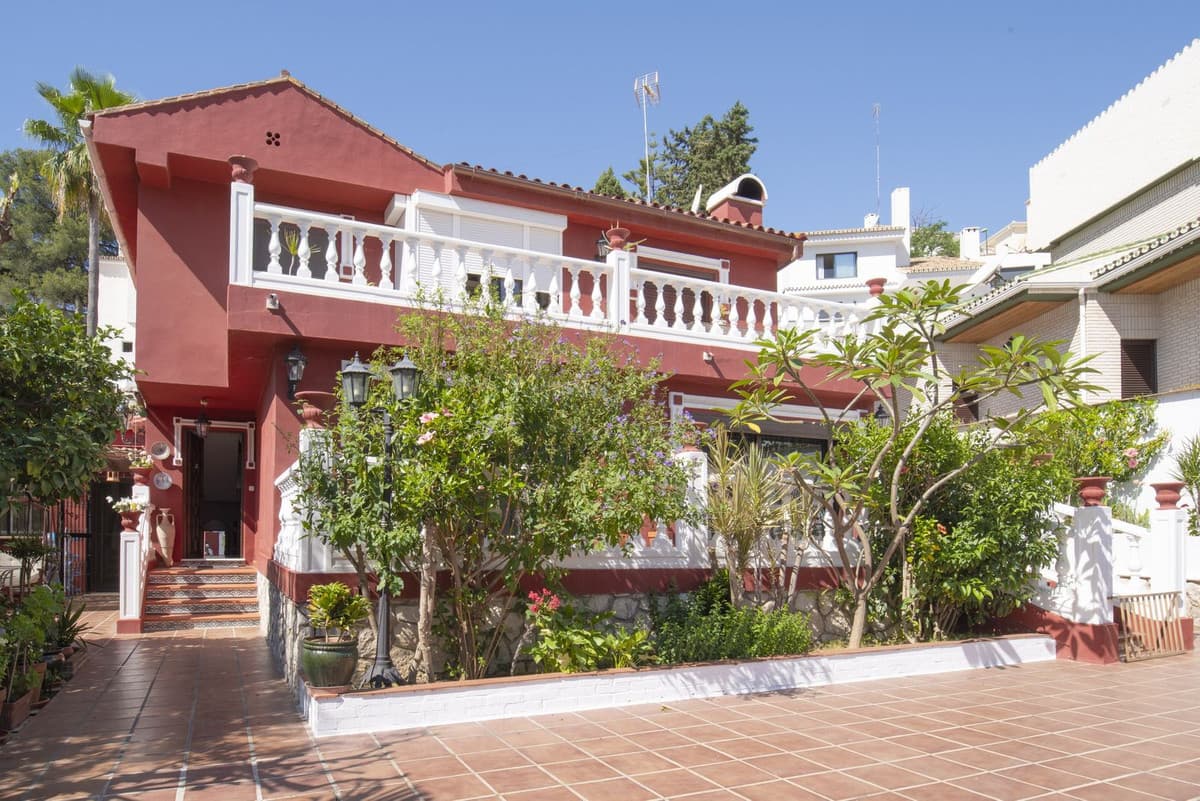 Detached Villa in Cerrado de Calderón — photo 1 of 10