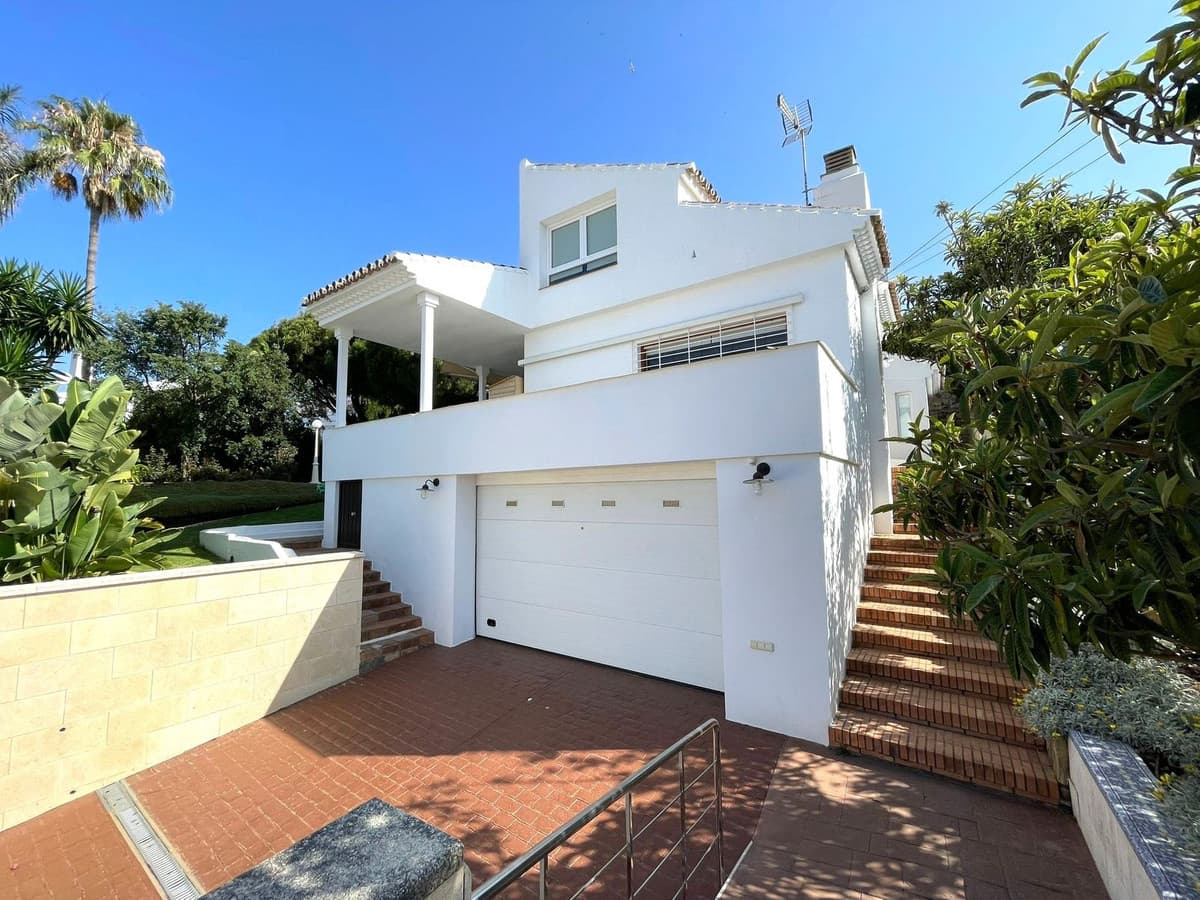 Detached Villa in Estepona — photo 1 of 10
