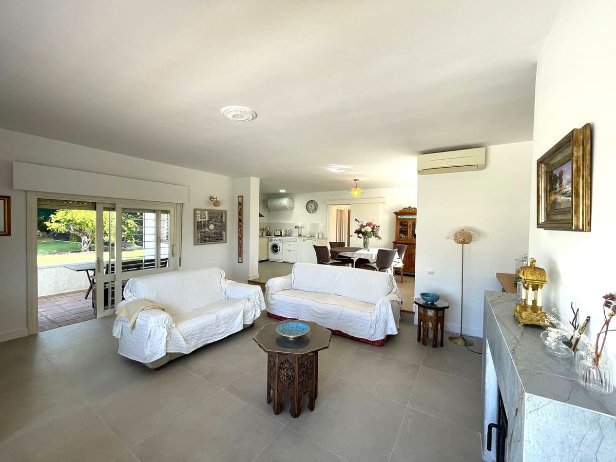 Detached Villa in Estepona — photo 2 of 10