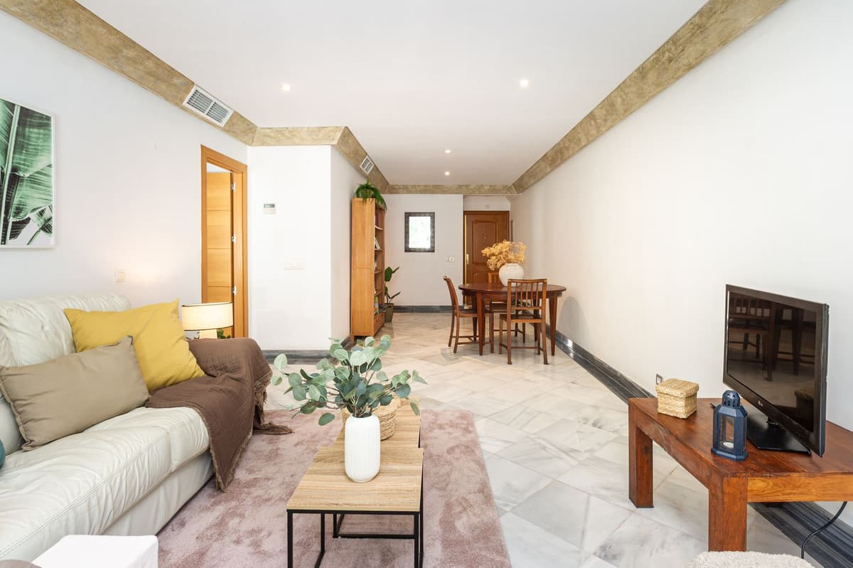 Middle Floor Apartment in Marbella — photo 3 of 10