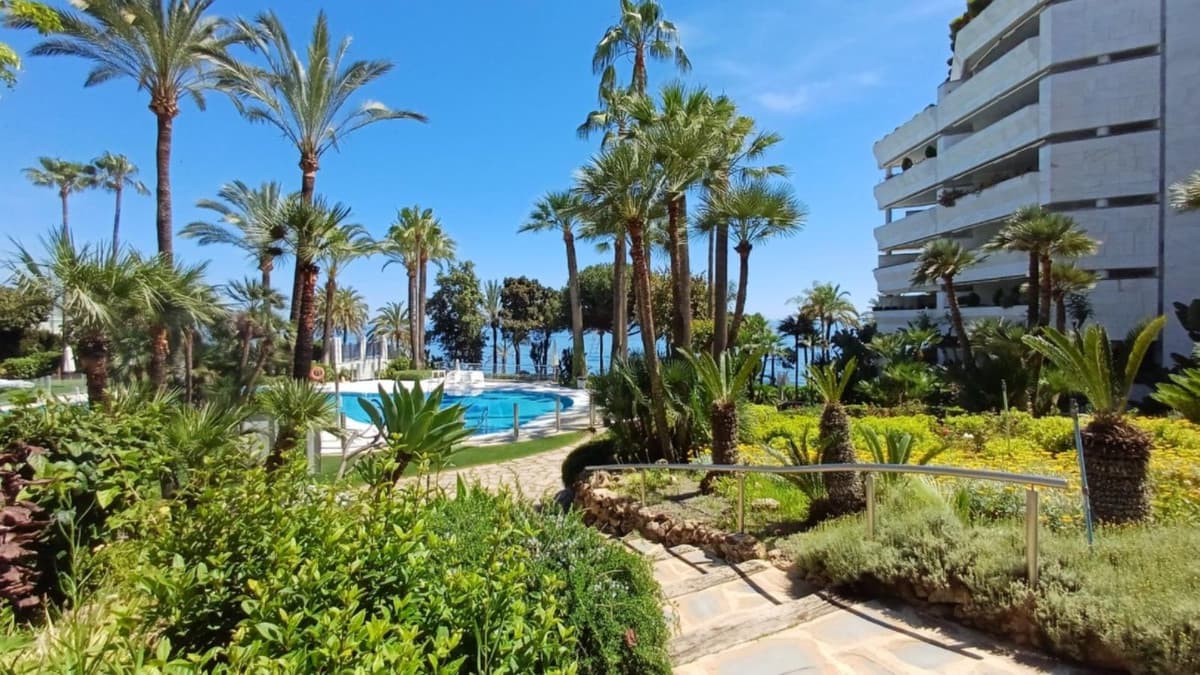 Middle Floor Apartment in Marbella — photo 5 of 10