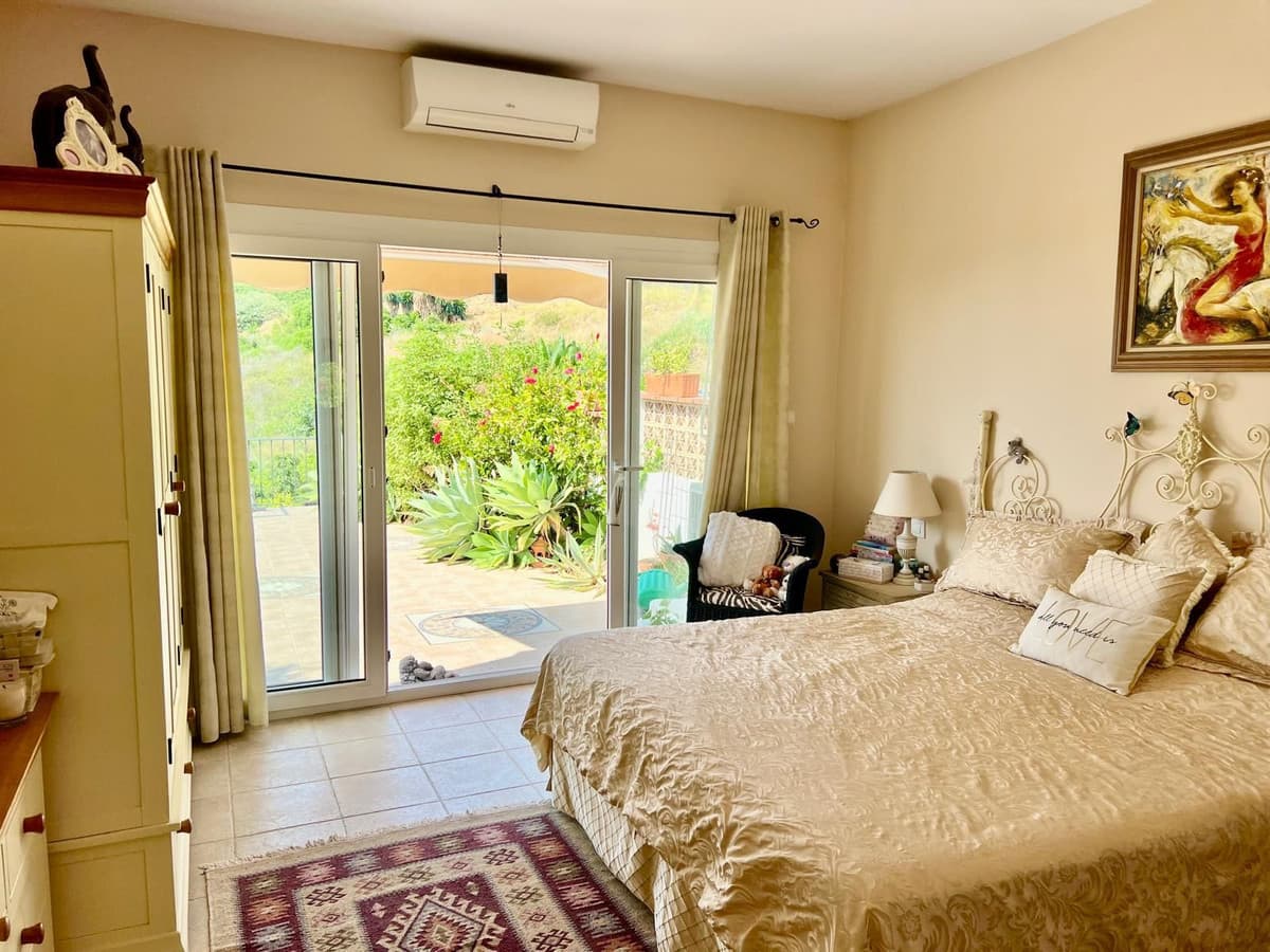 Townhouse in Estepona — photo 8 of 10