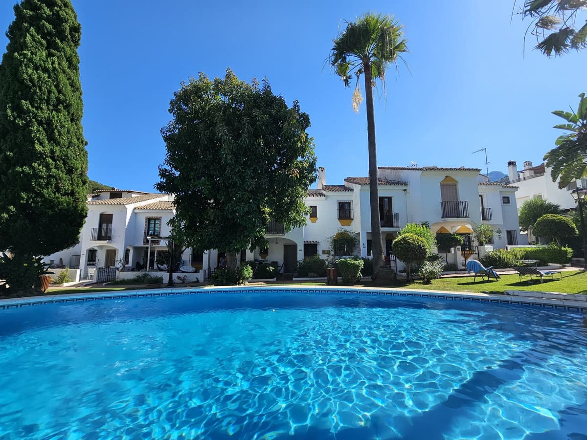 Townhouse in Benahavís — photo 1 of 10