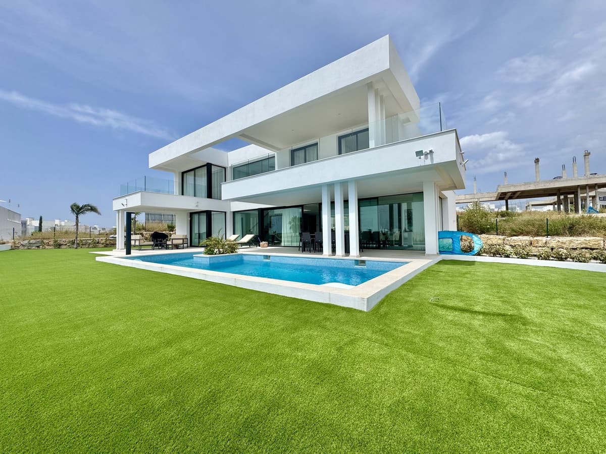 Detached Villa in Cancelada — photo 2 of 10