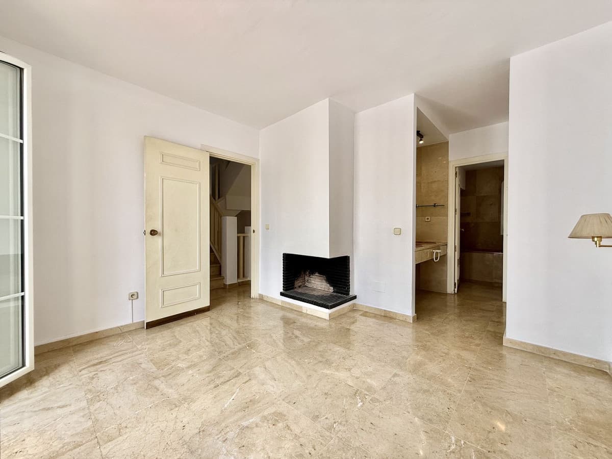 Townhouse in Nueva Andalucía — photo 5 of 10
