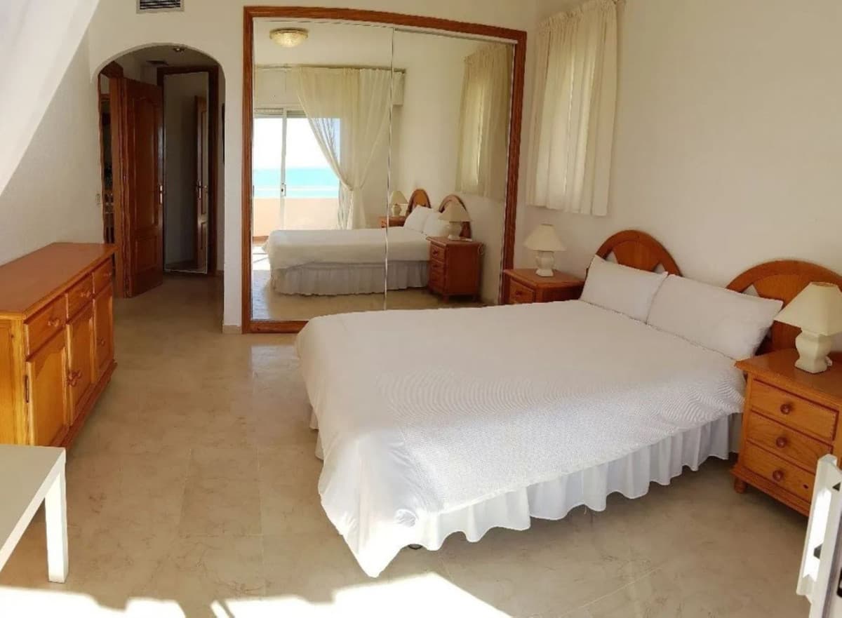 Middle Floor Apartment in Estepona — photo 4 of 10