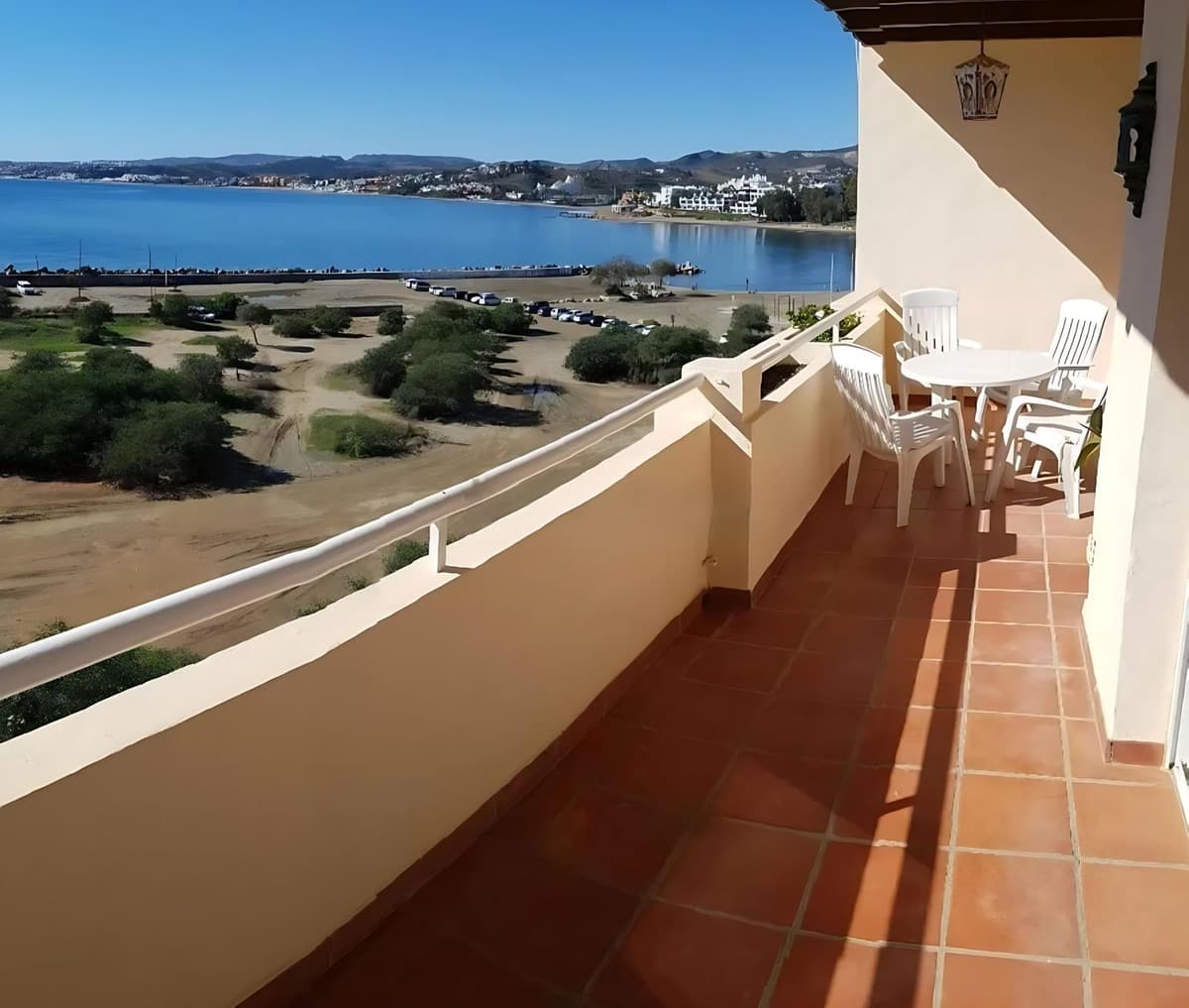 Middle Floor Apartment in Estepona — photo 5 of 10