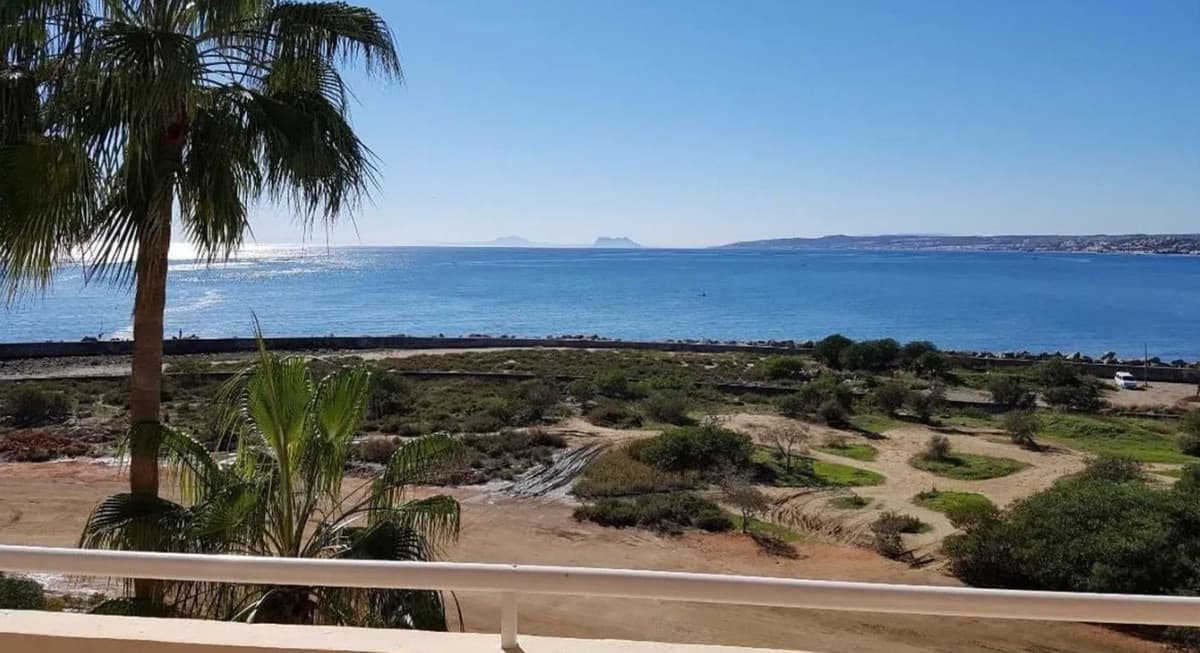 Middle Floor Apartment in Estepona — photo 6 of 10