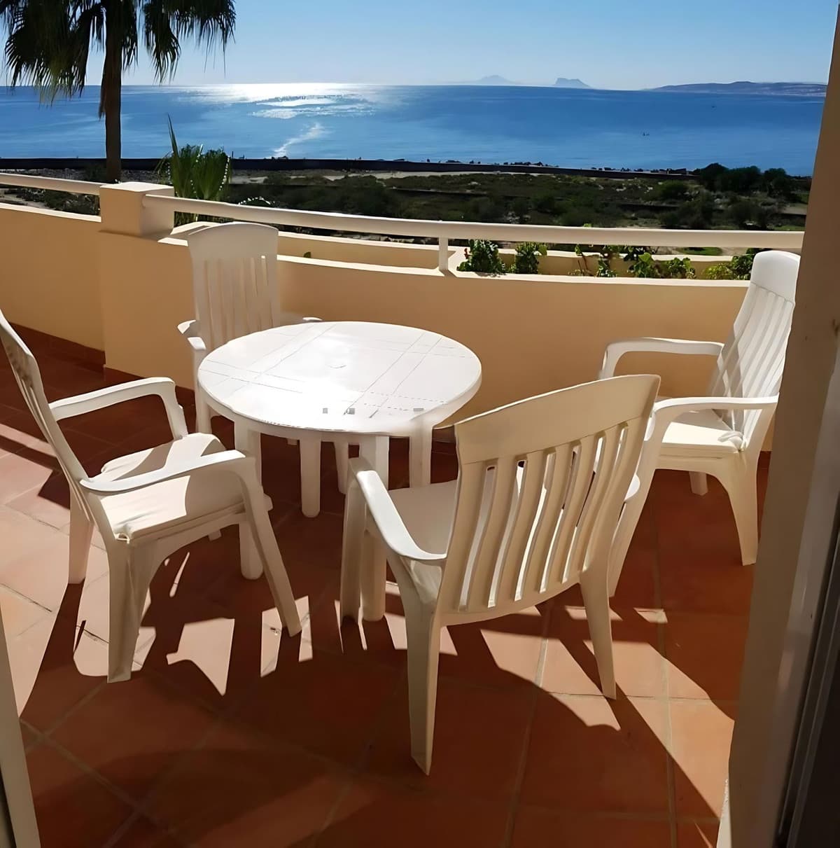 Middle Floor Apartment in Estepona — photo 7 of 10