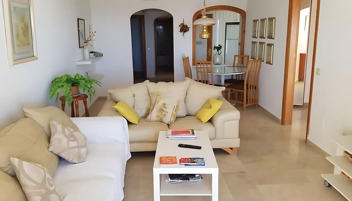 Middle Floor Apartment in Estepona — photo 9 of 10