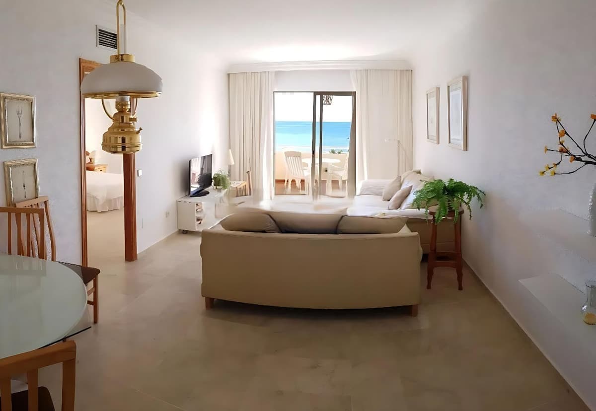 Middle Floor Apartment in Estepona — photo 10 of 10