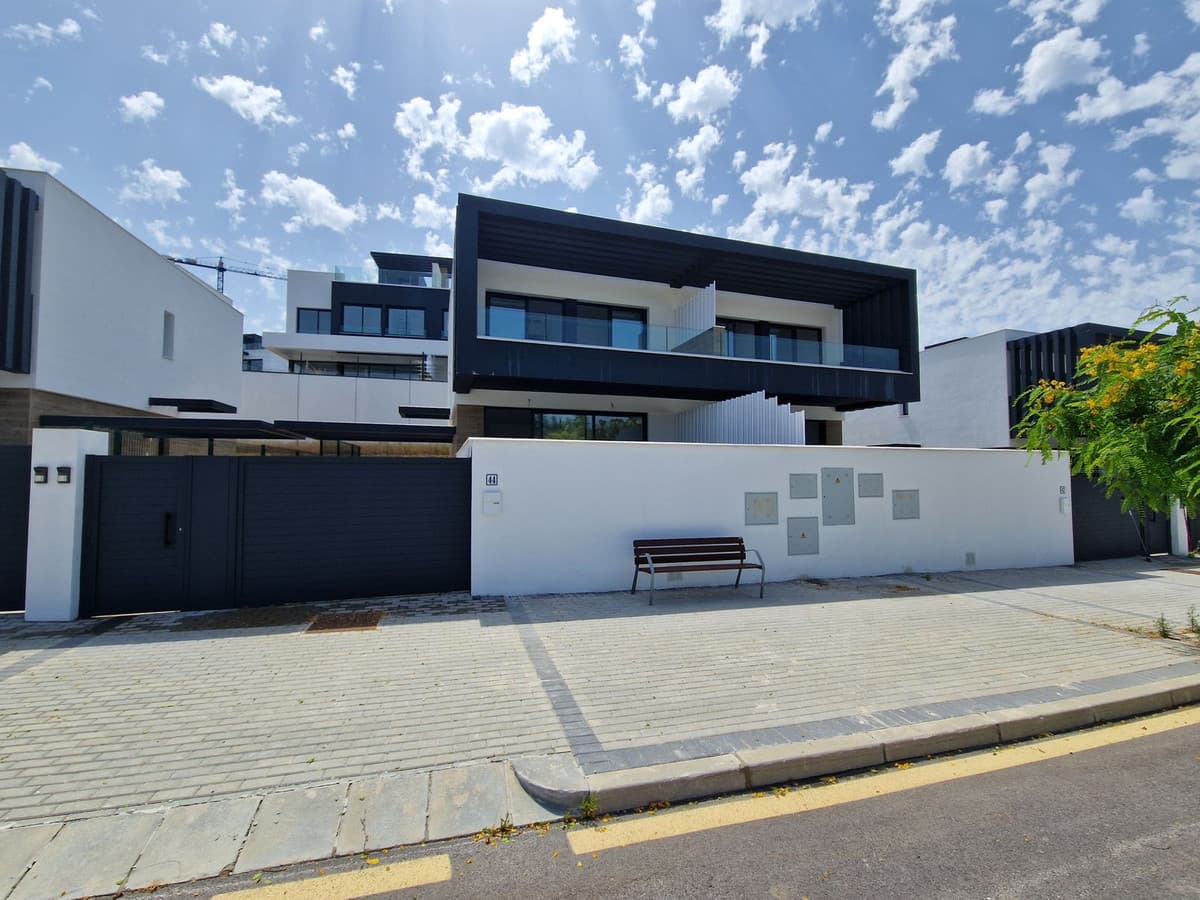 Semi-Detached House in Atalaya — photo 1 of 10
