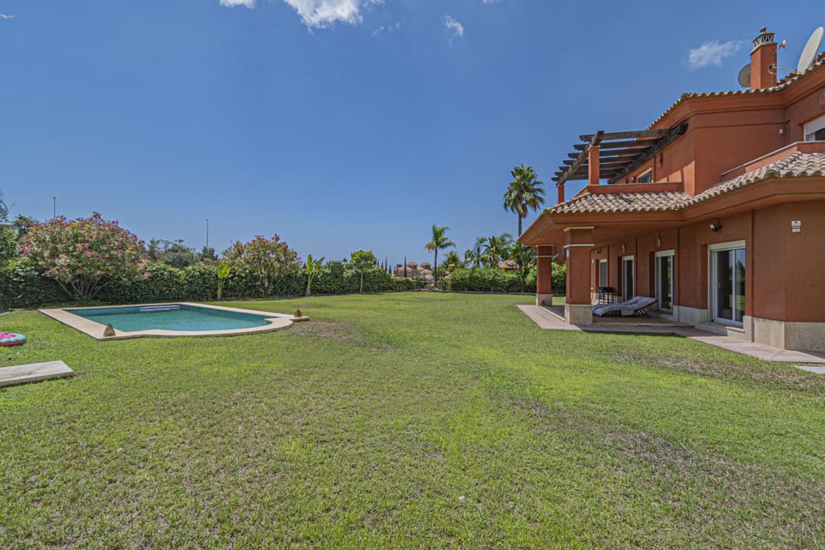 Detached Villa in Marbella — photo 2 of 10