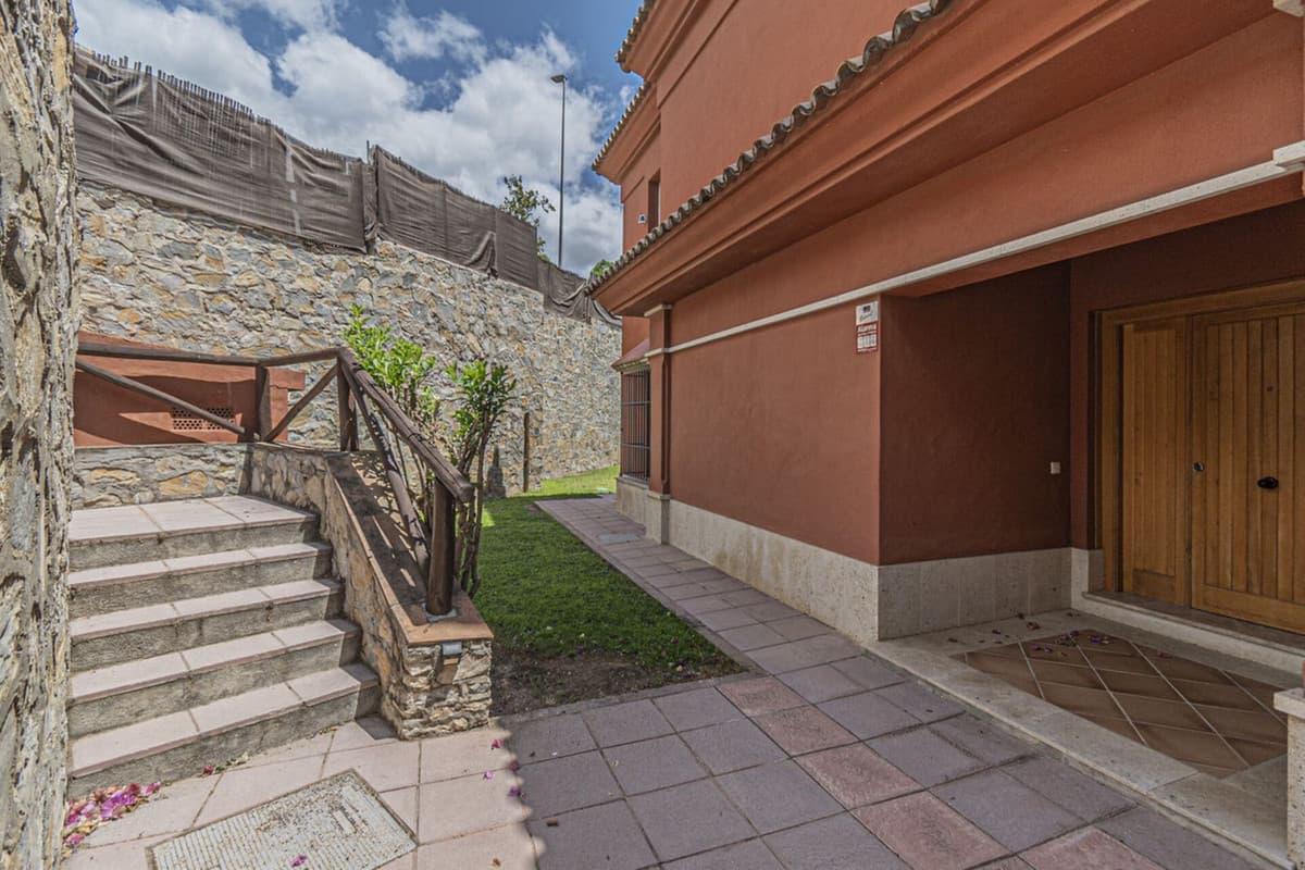 Detached Villa in Marbella — photo 8 of 10