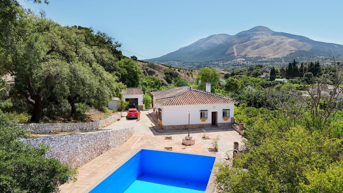 Detached Villa in Alhaurín el Grande — photo 3 of 10