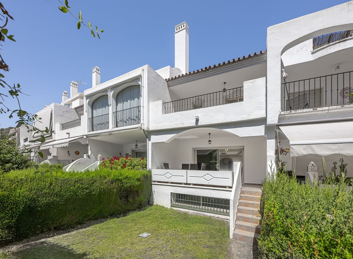 Townhouse in Nueva Andalucía — photo 4 of 10