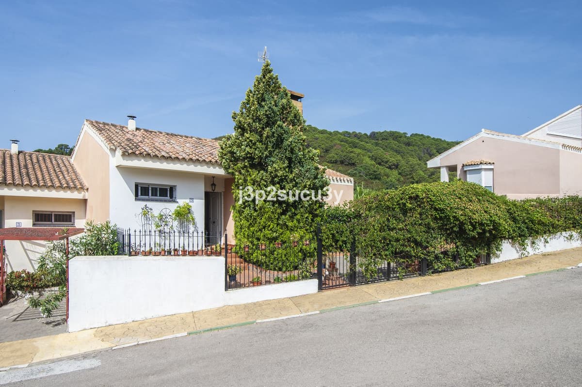 Semi-Detached House in Estepona — photo 3 of 10