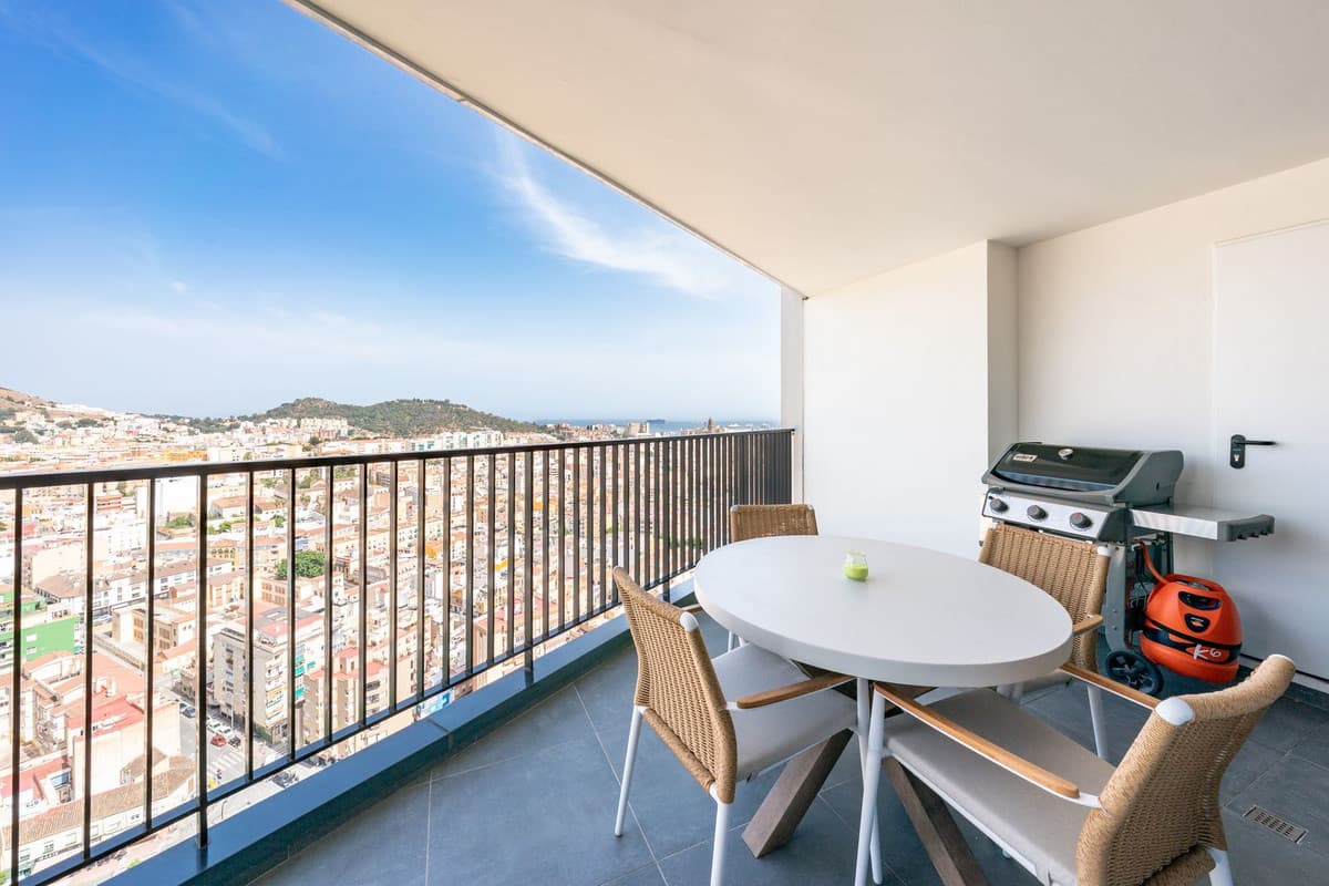 Middle Floor Apartment in Málaga — photo 3 of 10