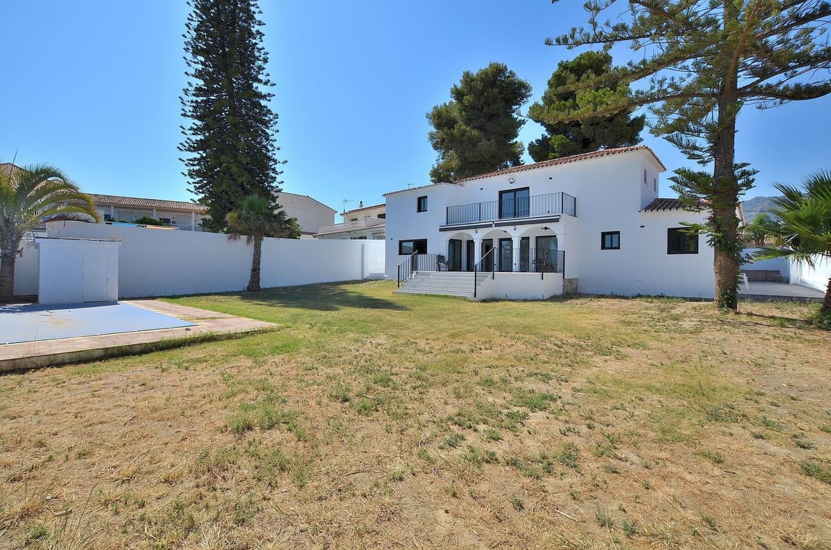 Detached Villa in El Coto — photo 3 of 10