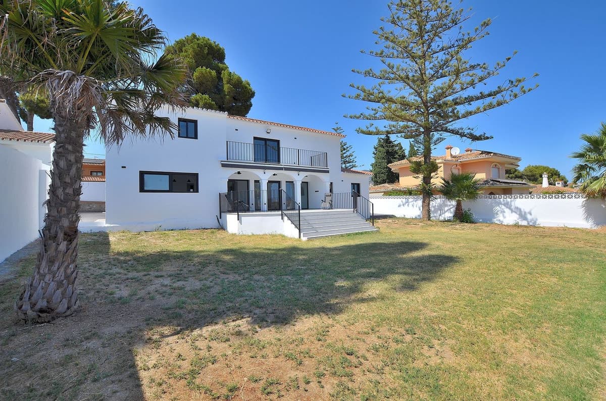Detached Villa in El Coto — photo 4 of 10
