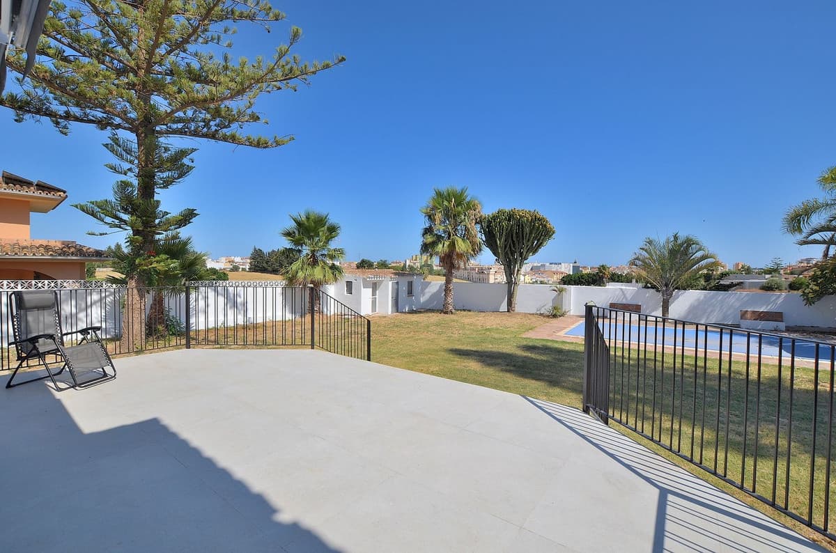 Detached Villa in El Coto — photo 7 of 10