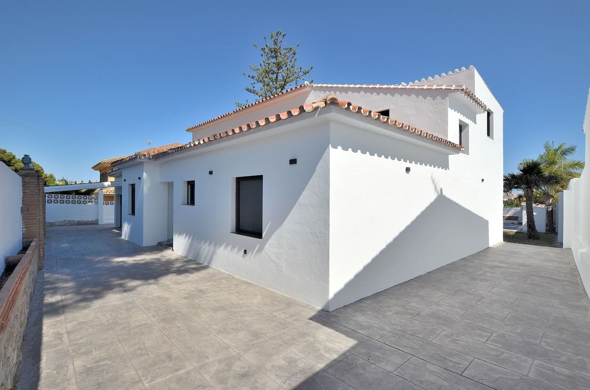 Detached Villa in El Coto — photo 9 of 10