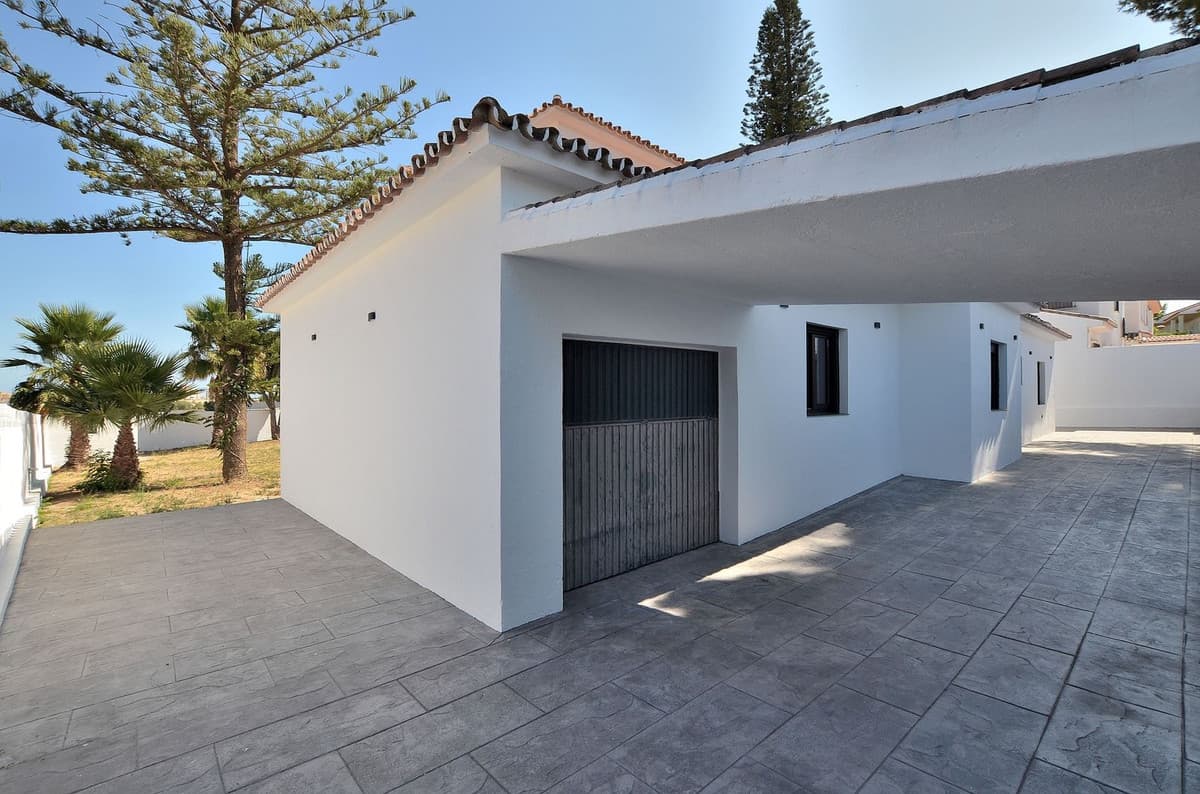 Detached Villa in El Coto — photo 10 of 10