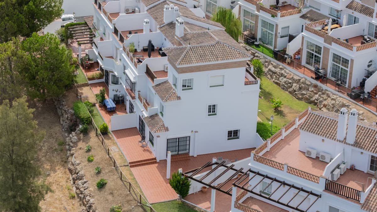 Semi-Detached House in Lauro Golf — photo 2 of 10