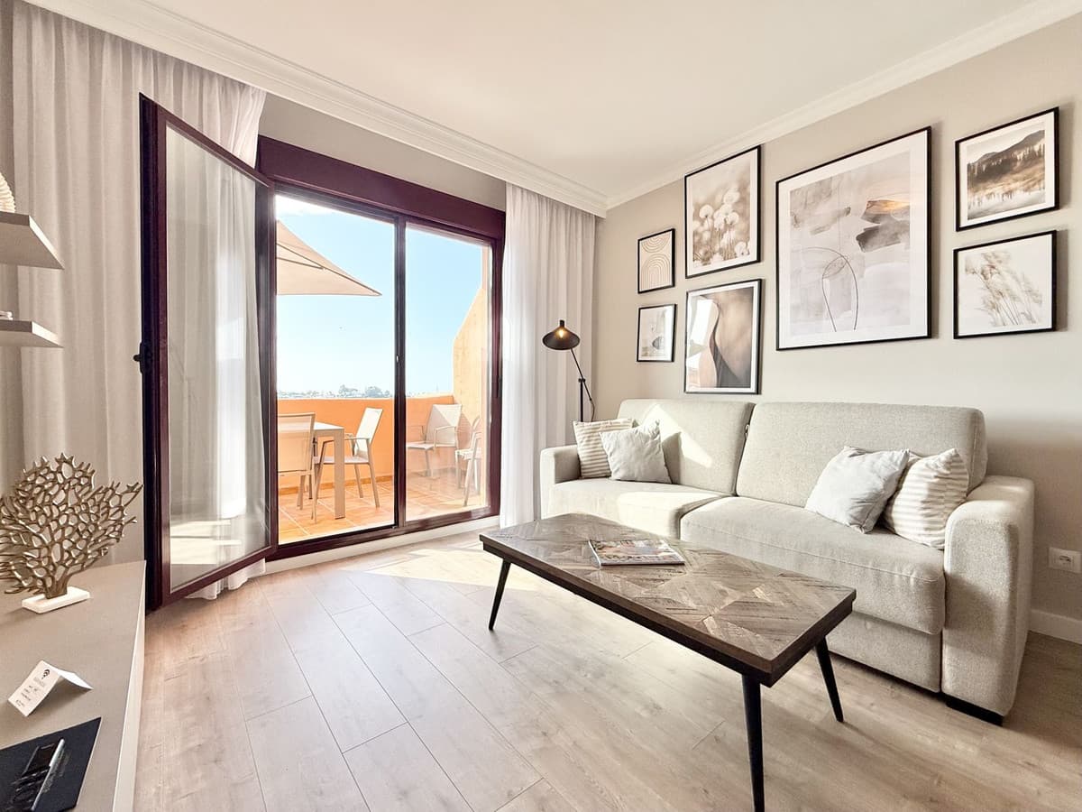 Middle Floor Apartment in Benahavís — photo 5 of 10