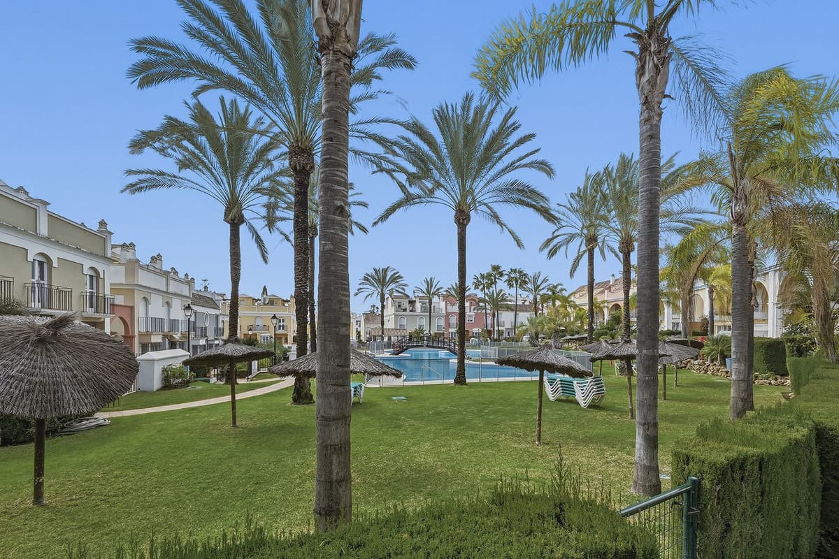Townhouse in Bahía de Marbella — photo 5 of 10
