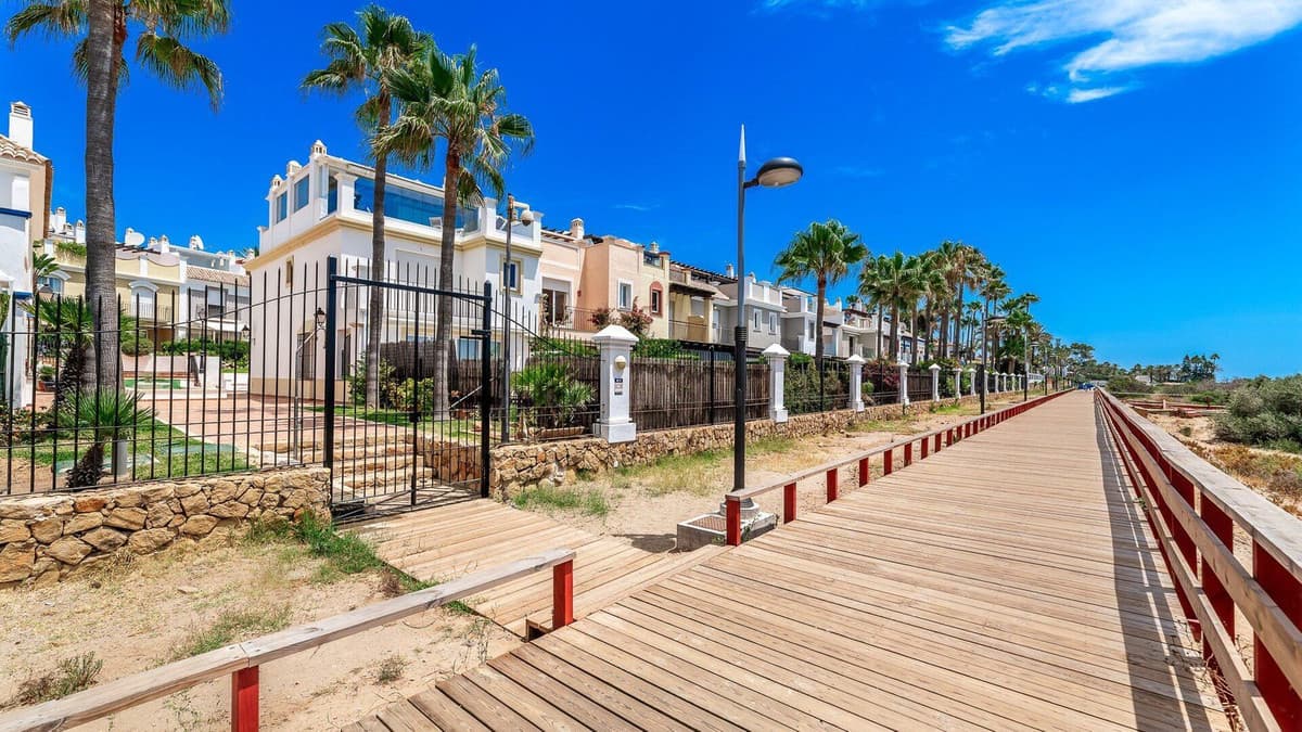Townhouse in Bahía de Marbella — photo 10 of 10
