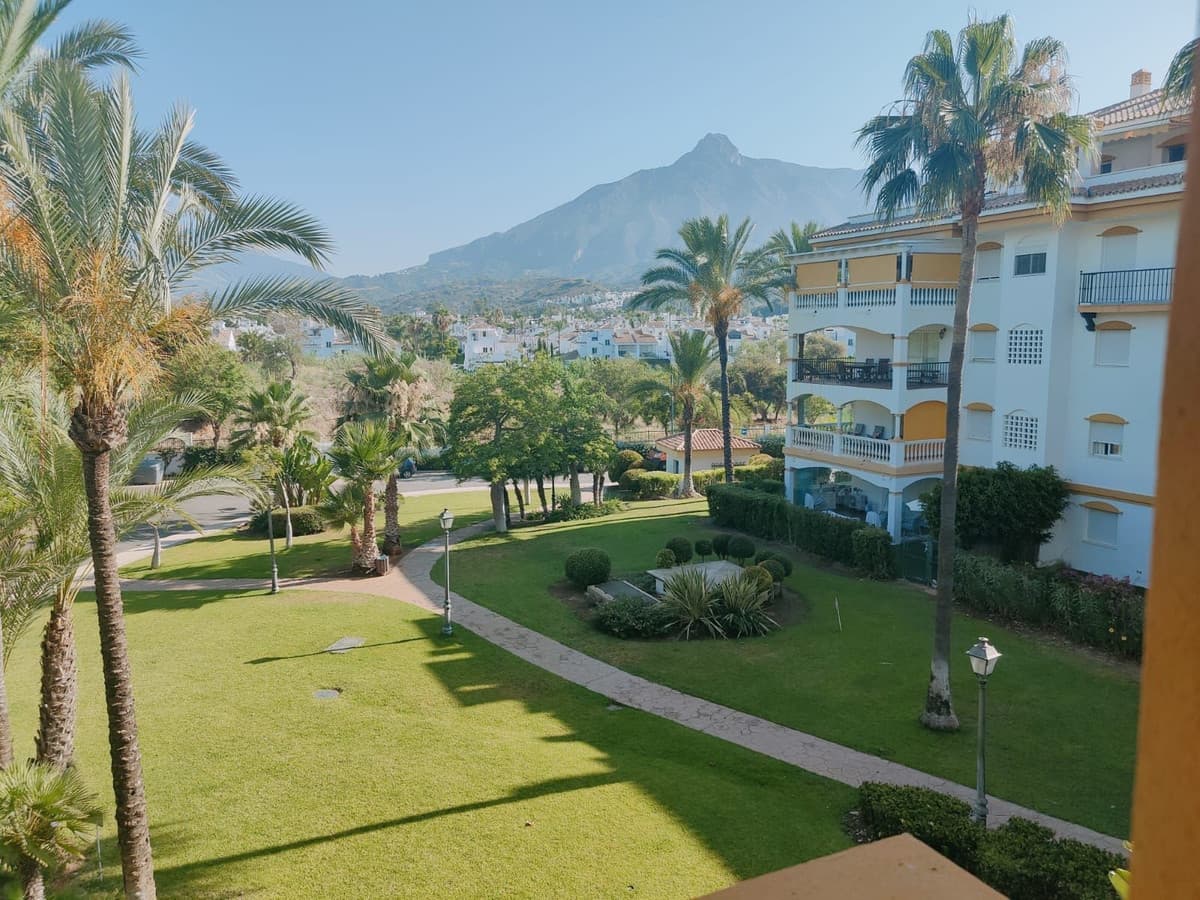 Middle Floor Apartment in Marbella — photo 4 of 10