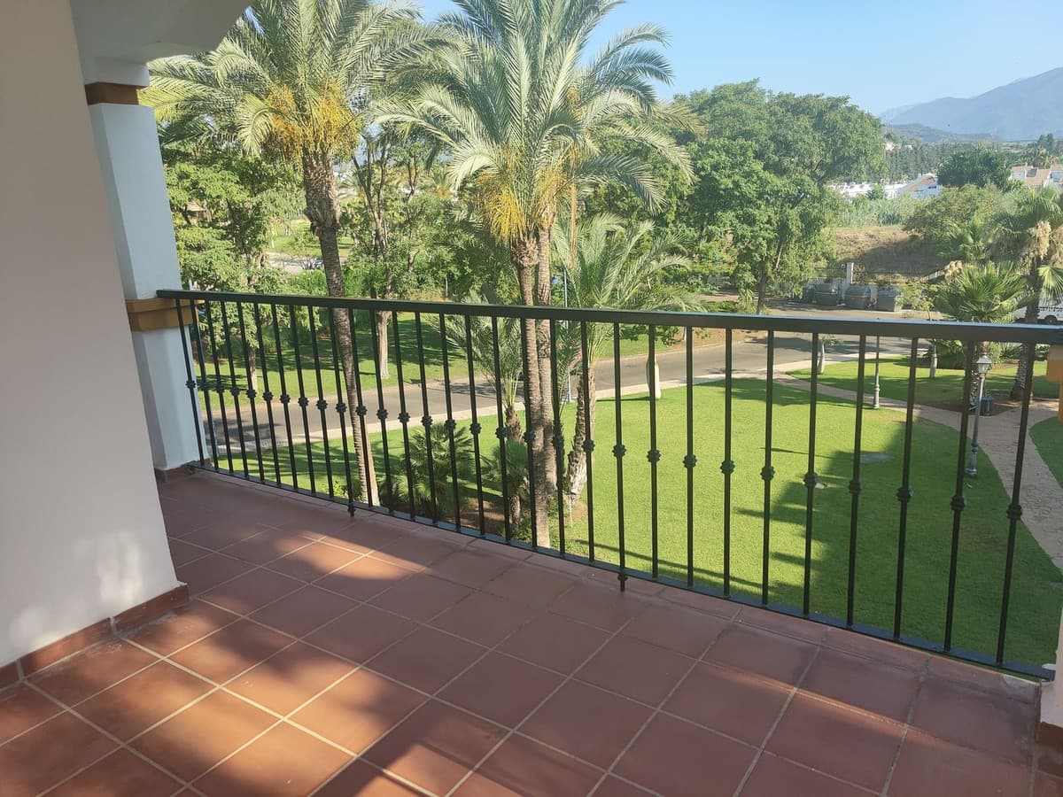 Middle Floor Apartment in Marbella — photo 5 of 10