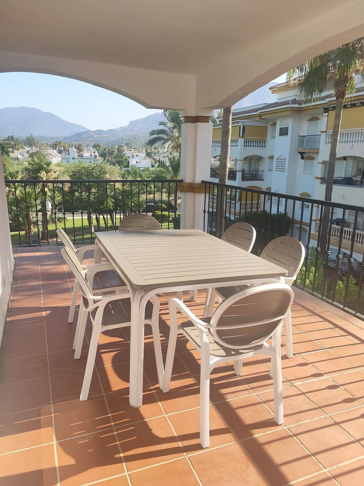 Middle Floor Apartment in Marbella — photo 8 of 10