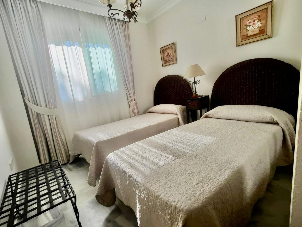Middle Floor Apartment in Marbella — photo 9 of 10