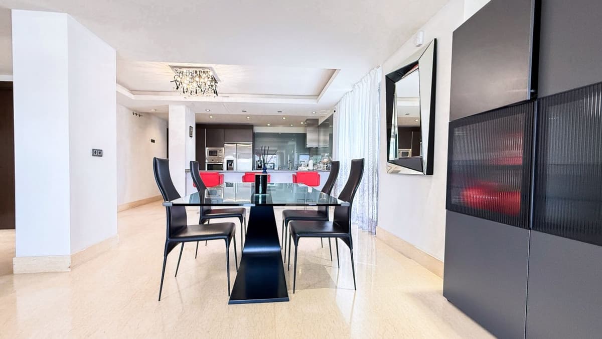 Middle Floor Apartment in Benahavís — photo 2 of 10