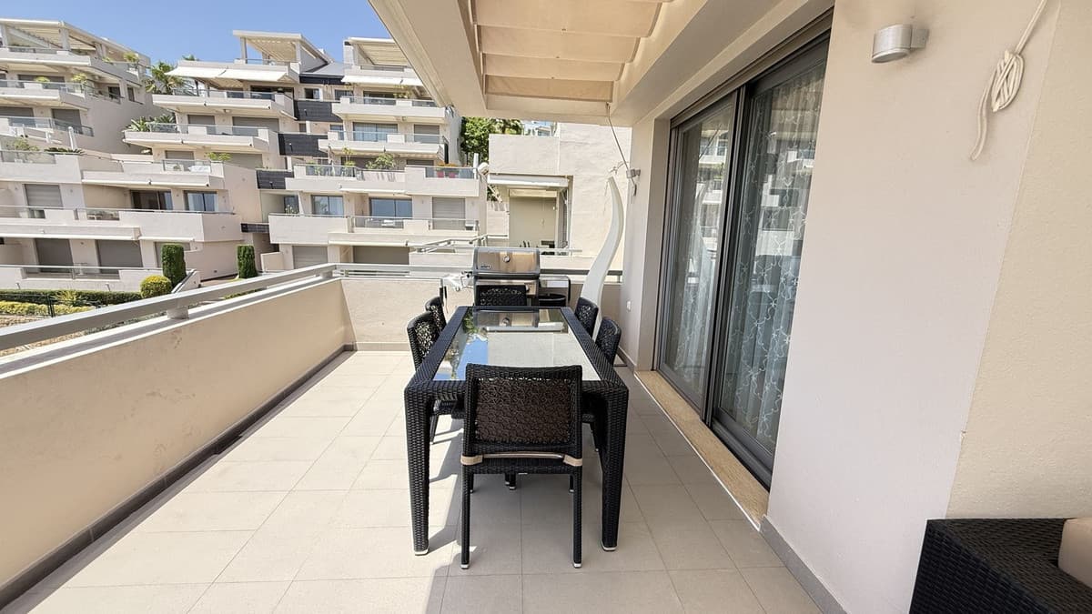 Middle Floor Apartment in Benahavís — photo 3 of 10