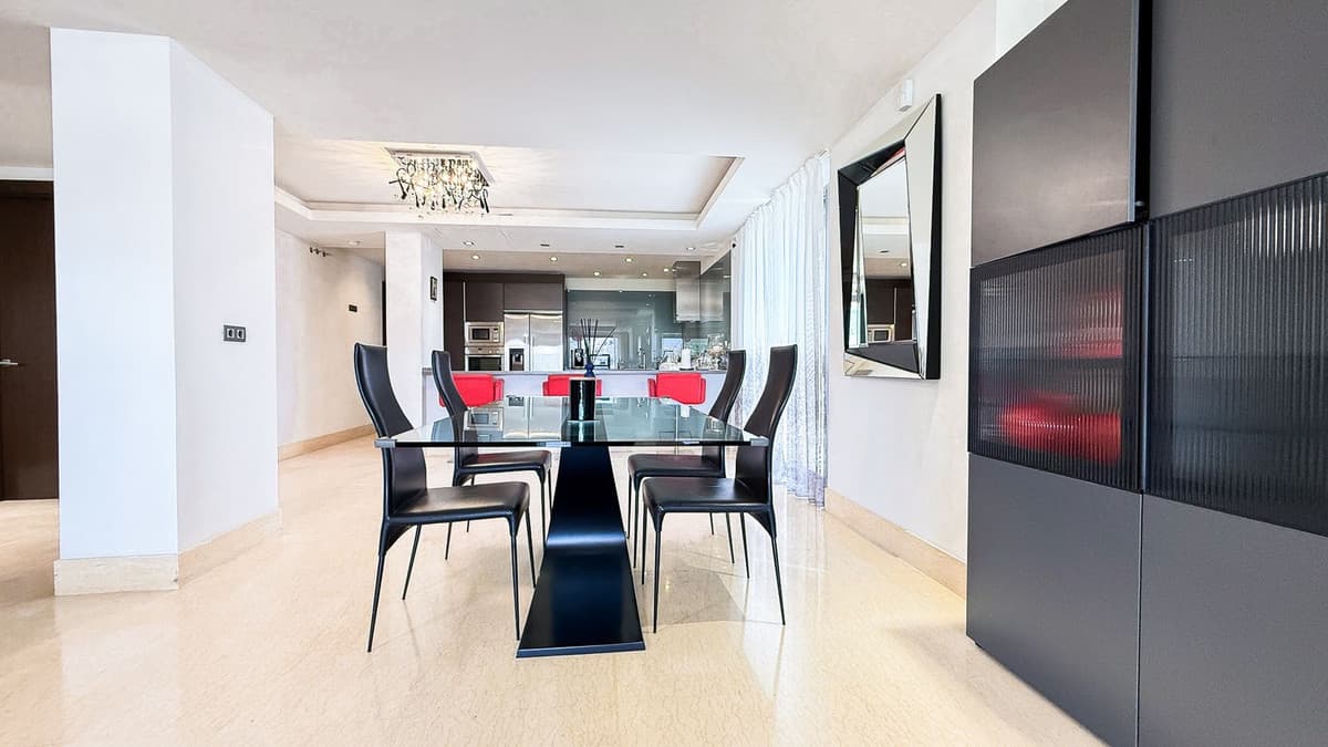 Middle Floor Apartment in Benahavís — photo 7 of 10