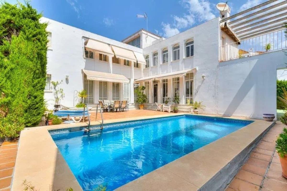 Detached Villa in Nueva Andalucía — photo 2 of 10