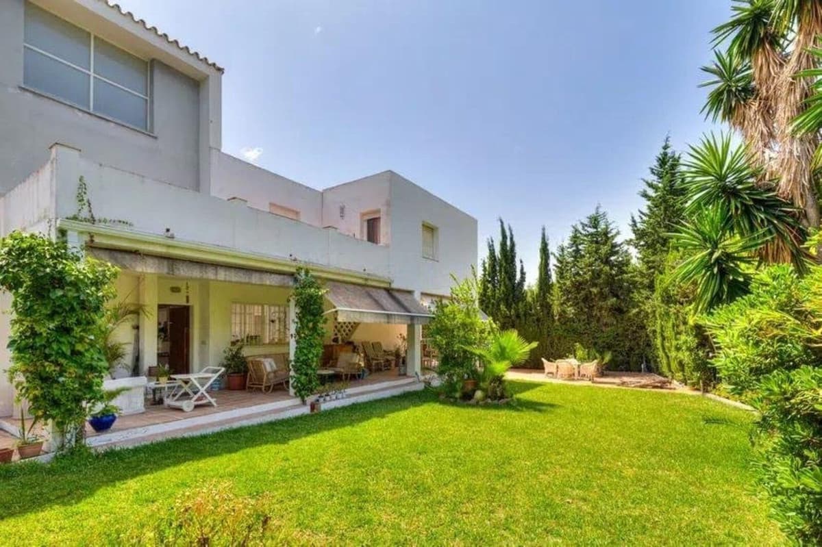 Detached Villa in Nueva Andalucía — photo 5 of 10