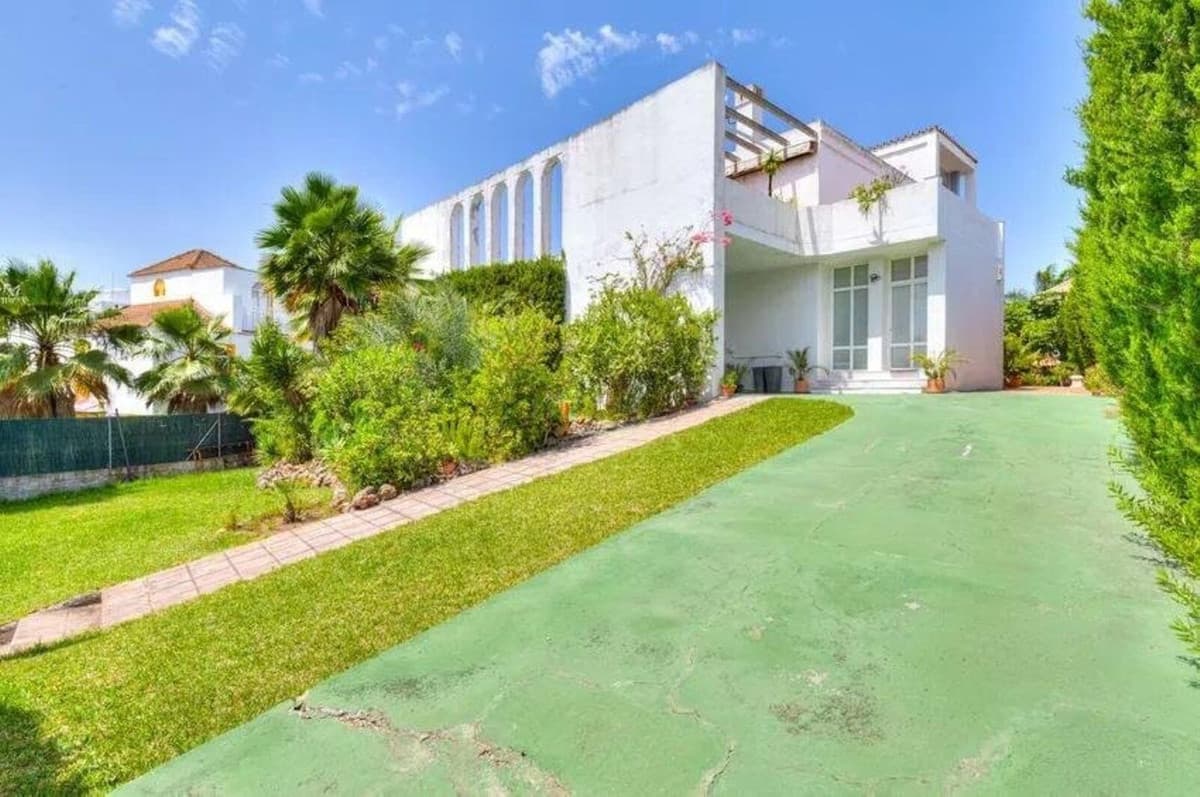 Detached Villa in Nueva Andalucía — photo 6 of 10