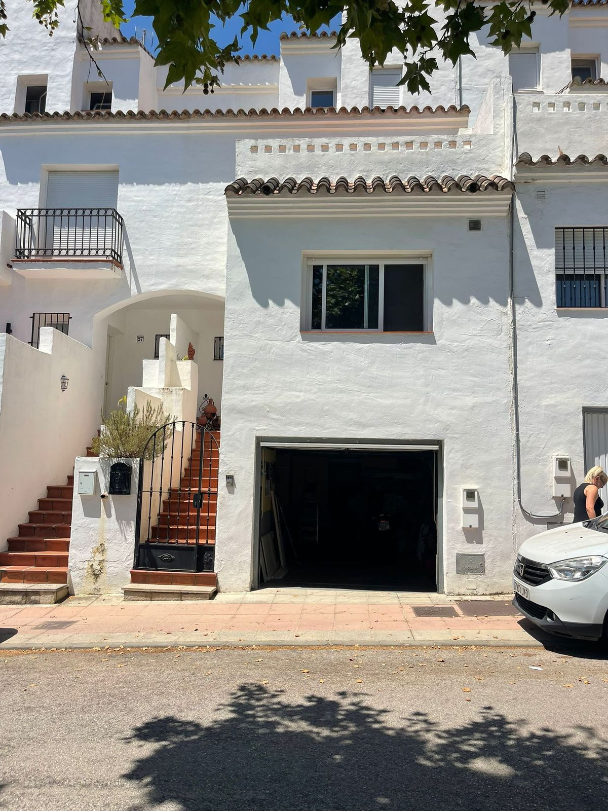 Townhouse in Estepona — photo 1 of 10