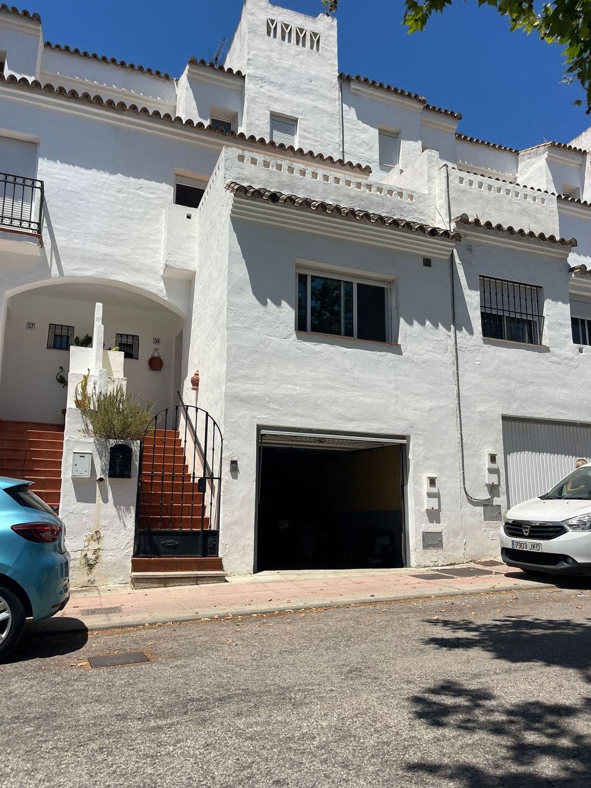 Townhouse in Estepona — photo 2 of 10