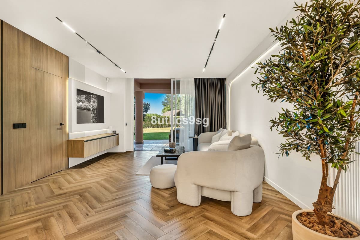Ground Floor Apartment in Nueva Andalucía — photo 8 of 10