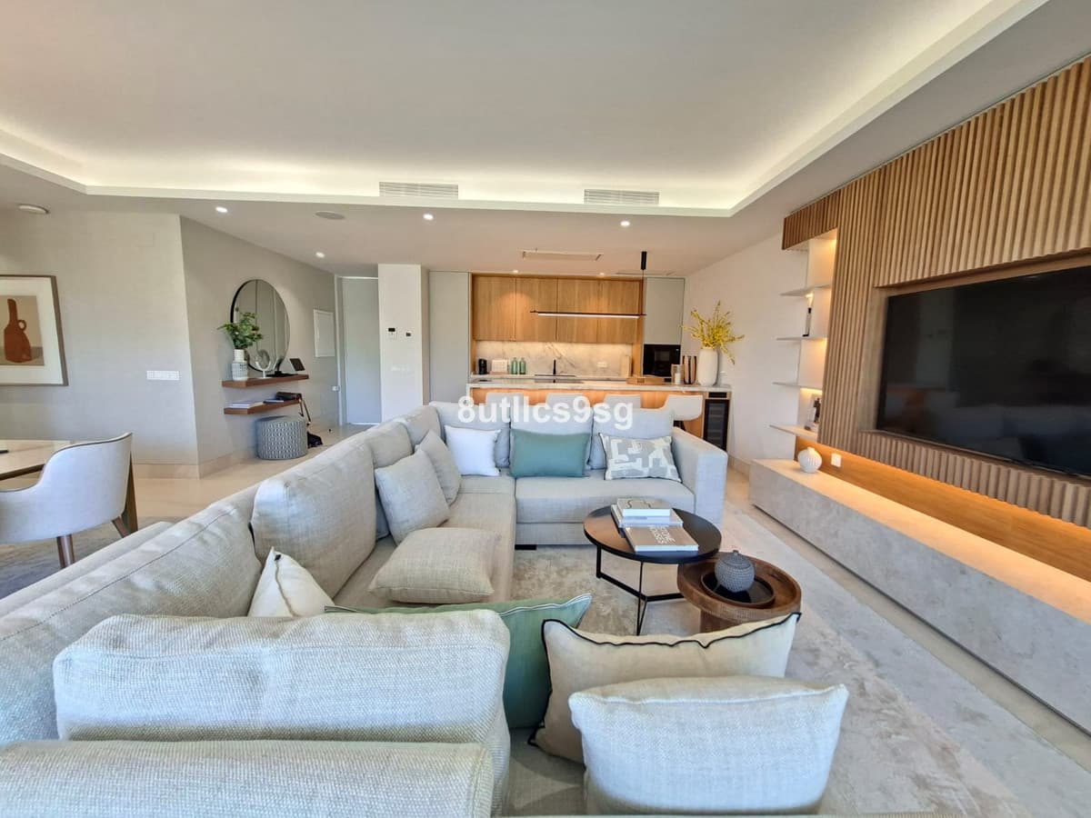Middle Floor Apartment in Aloha — photo 7 of 10