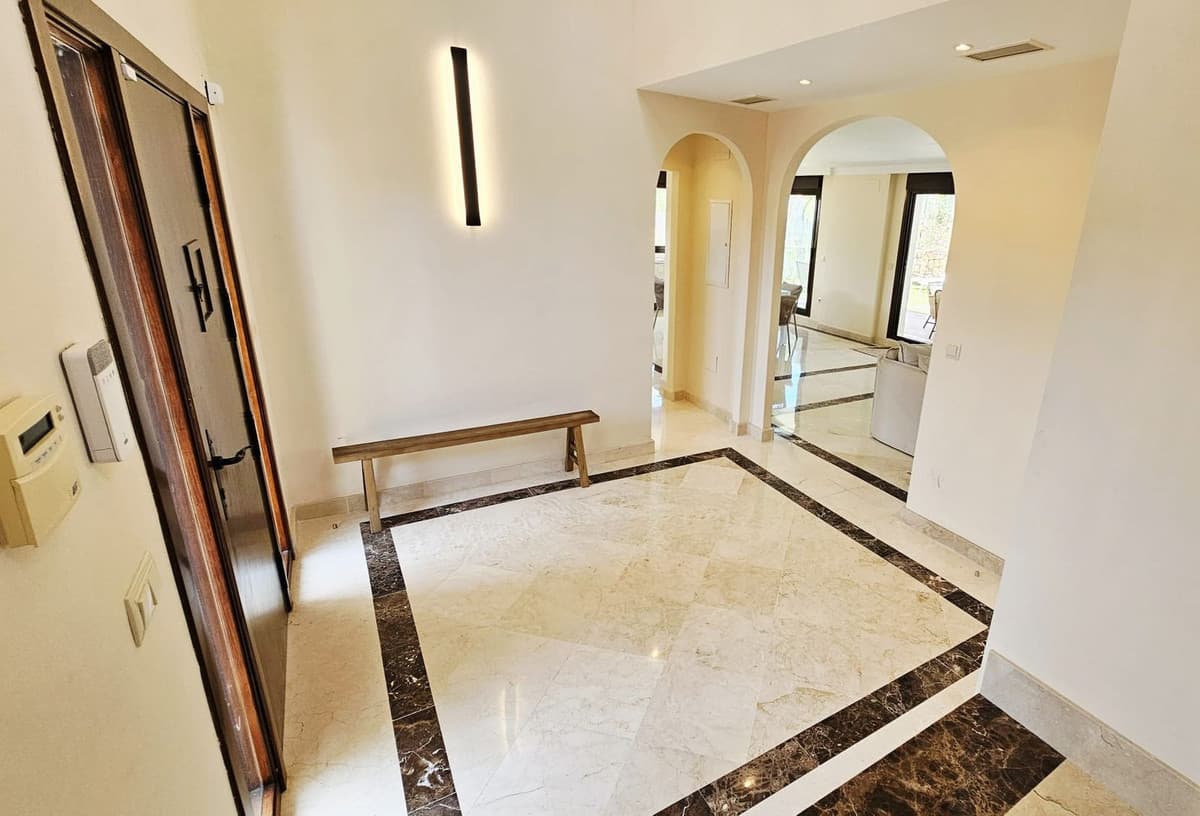 Detached Villa in Estepona — photo 4 of 10