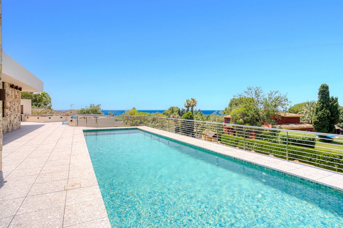 Detached Villa in Elviria — photo 1 of 10