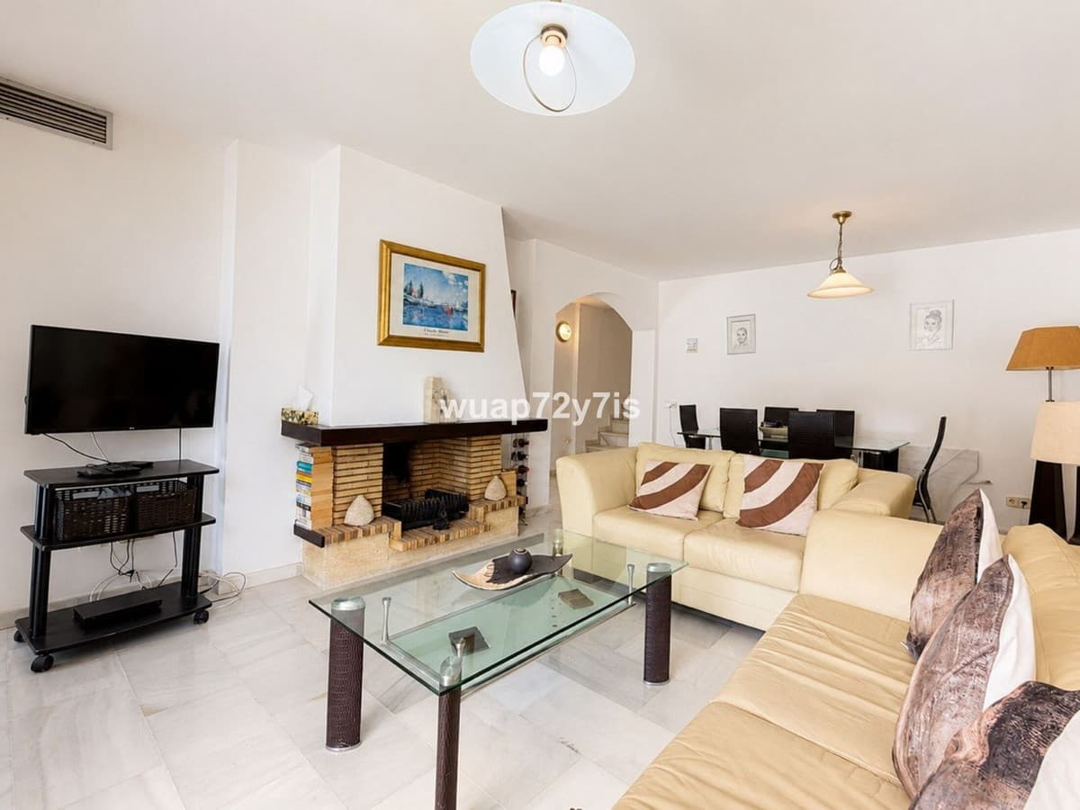 Townhouse in El Paraiso — photo 3 of 10