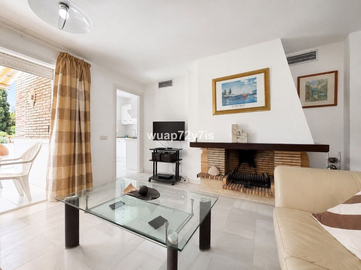 Townhouse in El Paraiso — photo 4 of 10