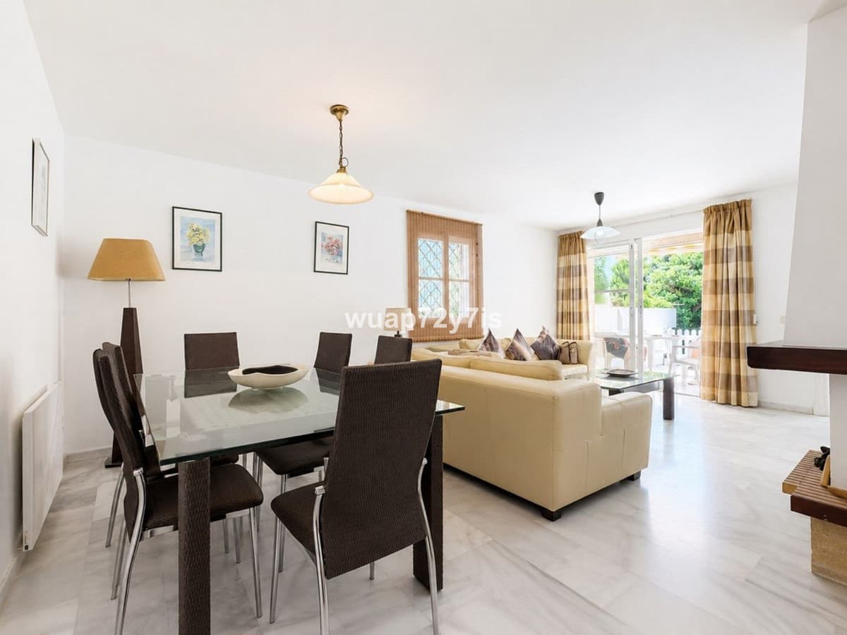 Townhouse in El Paraiso — photo 6 of 10